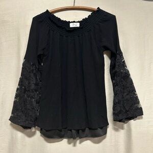 Shirley Lee black elastic neckline w/ lace flare sleeves with inner lining‎ top